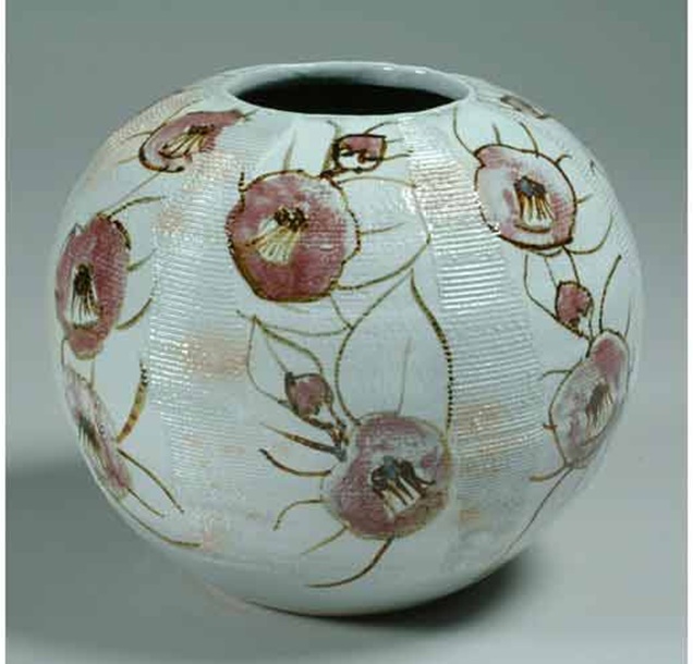 神谷紀雄《鉄絵銅彩椿紋壺》