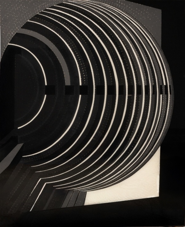 「紋」　2025年 162×130cm キャンバス、土、樹皮布（木の皮から作られた布)、膠