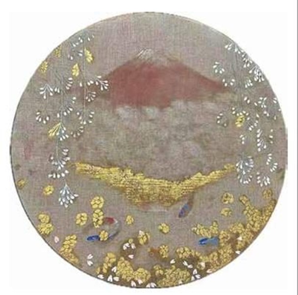 「雲中赤富士昇鯉図」　エンカウスティーク、岩絵具、金箔、円形45㎝
