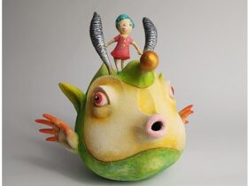 「side story」H24 × W20 × D16cm　ミクストメディア