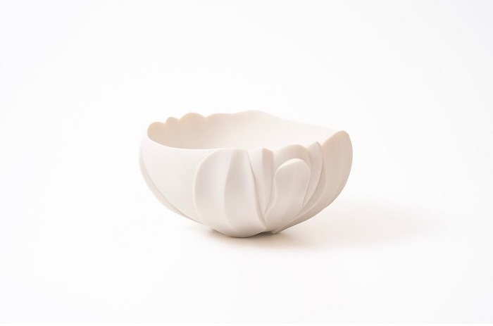 【白磁削手楕円鉢『あふれるつや』】 径18.5×奥行15×高さ8.5cm