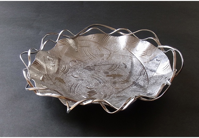 「銀錫線紋縁取りのうつわ」H6 × 直径33cm　銀錫