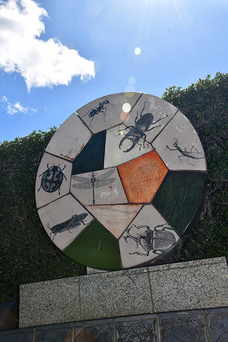 高浜市文化協会工芸部（神谷英介、國松洋、伊藤寧俊、森克徳、磯貝明法）、港小学校生徒『春・夏・秋・冬』シリーズ「夏 緑陰」1990年