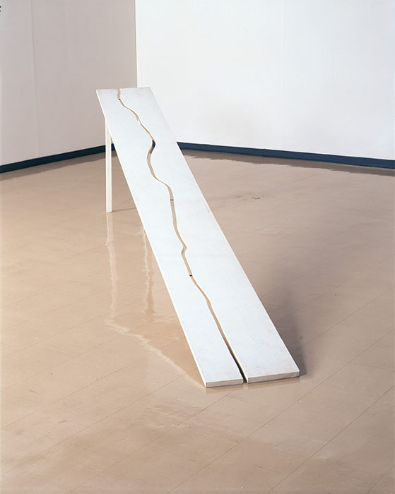 白髪富士子《白い板》1955／85年　兵庫県立美術館（山村コレクション）蔵