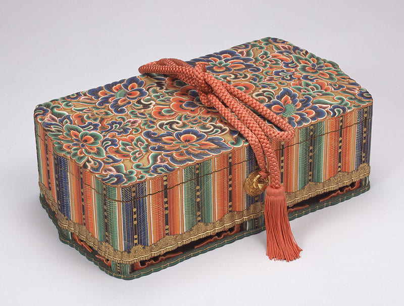 小場恒吉《彩色手箱》　明治45年（1912）　東京藝術大学蔵