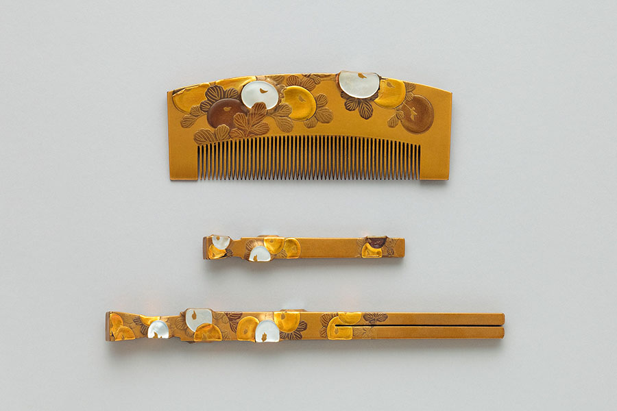 《光琳菊蒔絵螺鈿櫛・いち止・前こぞう》 澤乃井櫛かんざしコレクション