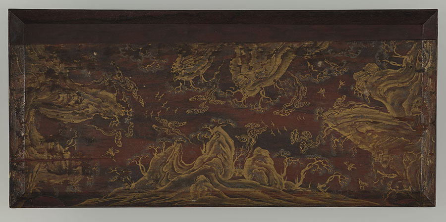 中倉　黒柿蘇芳染金銀山水絵箱（蓋表）