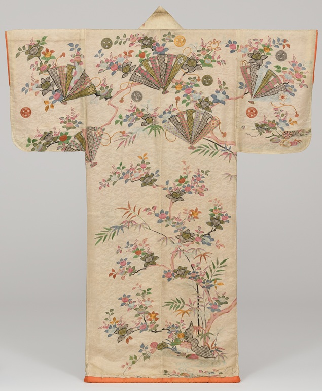 白綸子地橘竹檜扇模様小袖