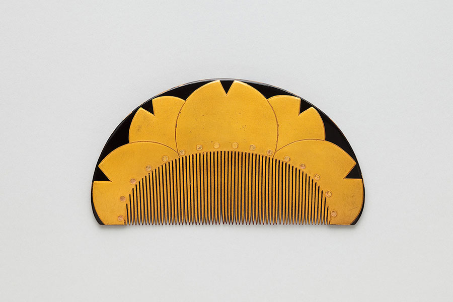 《桜花文蒔絵櫛》 澤乃井櫛かんざしコレクション