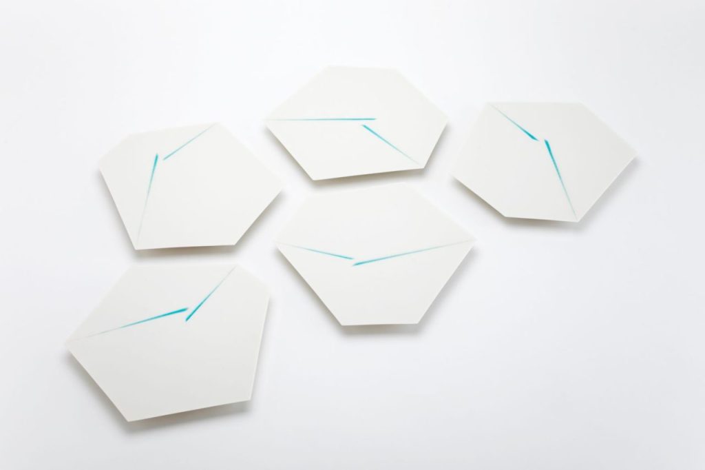 氷青釉象嵌皿「流氷」