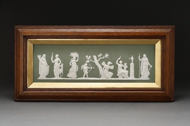 ウエッジウッド
グリーンジャスパー神話文陶板
画面寸法:縦14×横45.5㎝
19世紀末頃