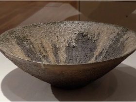 市野貴信「灰釉荒土鉢」 （直径47.5×高さ15cm）