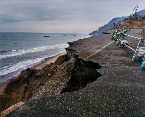 石川直樹《潟と里山 新潟市西蒲区 角海浜 マクリダシ》2017年（撮影2015年） 新潟市美術館蔵