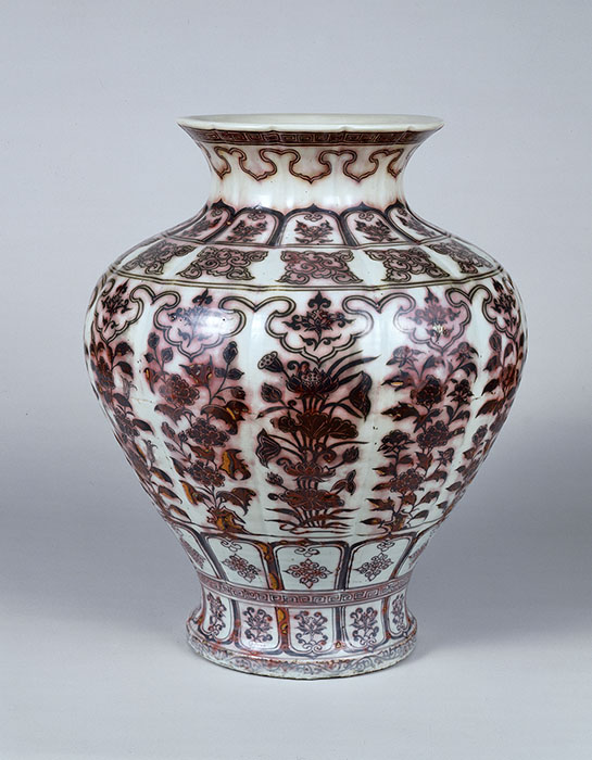 釉裏紅花卉文大壺　明時代 洪武期　1368～1398年　景徳鎮窯