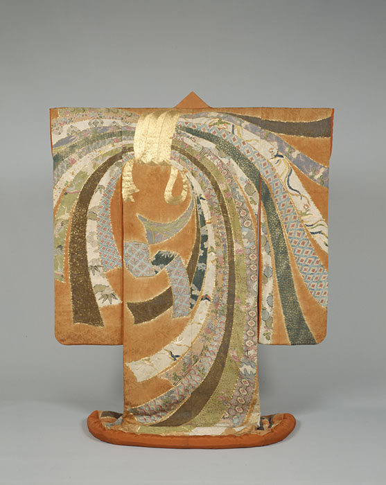 重要文化財　熨斗模様振袖　友禅史会蔵　展示期間：10月28日～11月24日