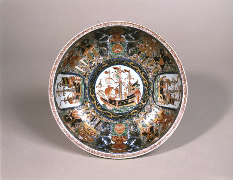 「色絵五艘船文鉢」江戸時代（18世紀）静嘉堂文庫美術館蔵　通期展示