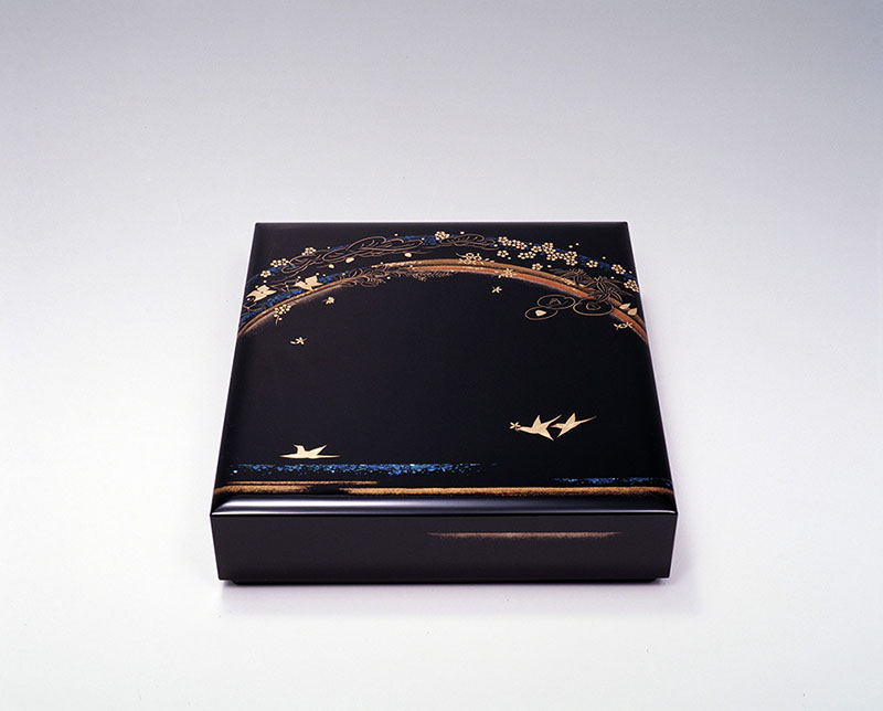 大場松魚《平文花の虹色紙箱》平成3年 (1991)