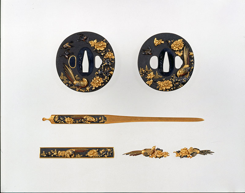 石黒是美「花鳥図大小鐔　三所物」江戸時代（19世紀）静嘉堂文庫美術館蔵
通期展示