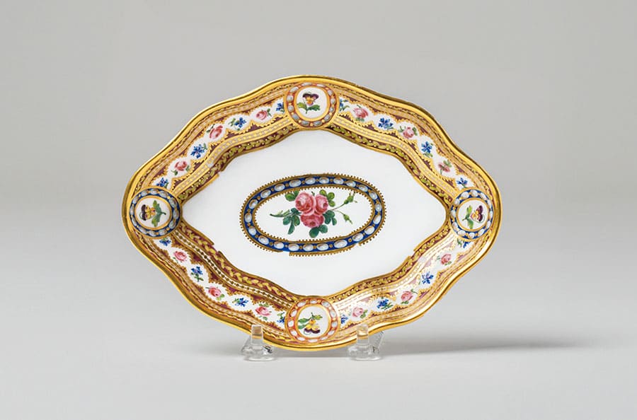 《臙脂地色絵金彩真珠花文皿》　1784年　Masa's Collection