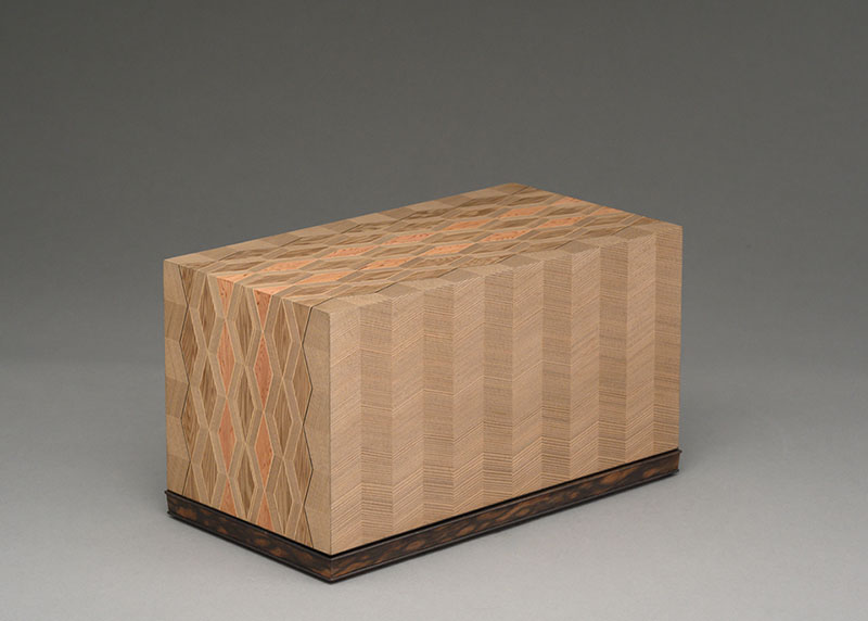 反保信夫《神代杉菱文木彩箱》平成4年（1992）