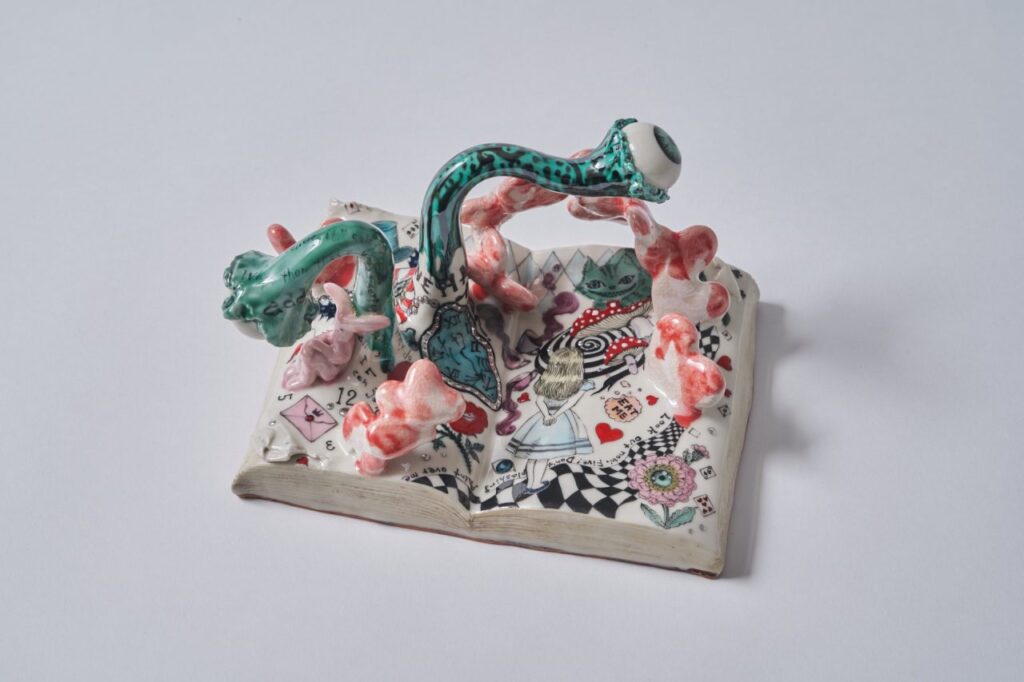 異世界へのページ W21.5 × D15.1× H12.5㎝