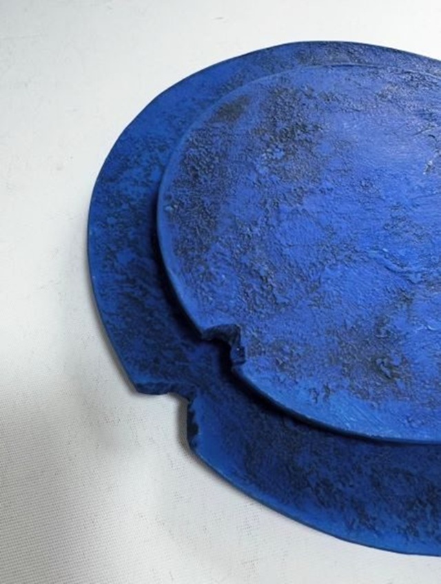 青韻 欠け三つ足皿