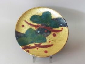 藤田 武志「松文飾皿」径18×高さ2cm