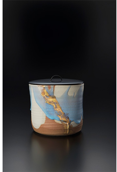 「月白釉流シ金彩水指」