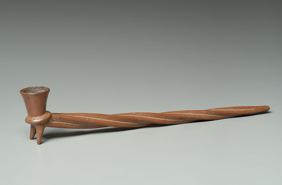 ねじれ柄脚付土製パイプ　11～16世紀初頭　メキシコ西部地方