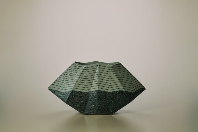 塩釉扁壺「山並み」 W41×D13×H21㎝