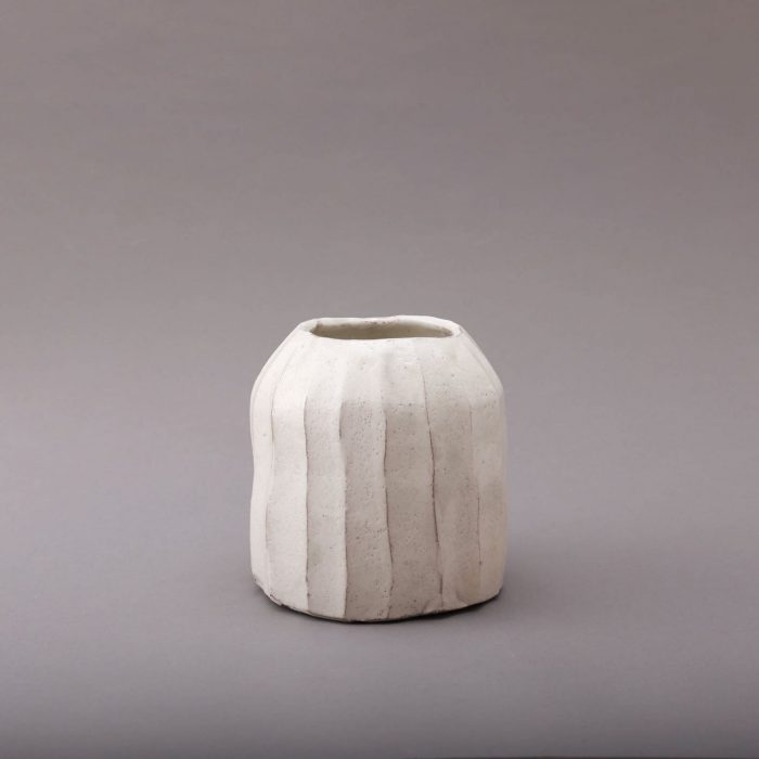 白化粧　しのぎ壺

径15.0×高さ15.2cm