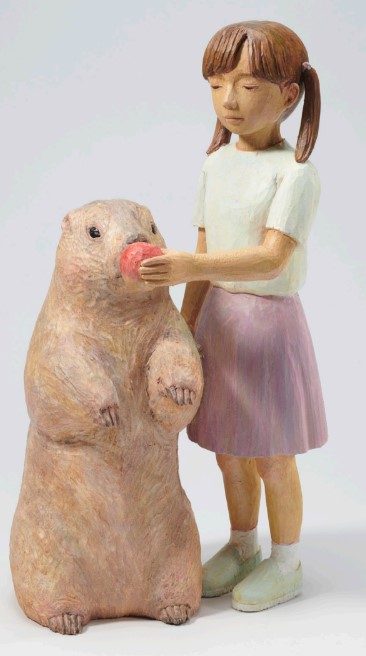 マーモちゃんと私

H38 × W20 × D17 cm

樟・アクリル絵具