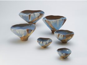 「月白釉流シ金彩茶盌、月白釉流シ金彩盌」