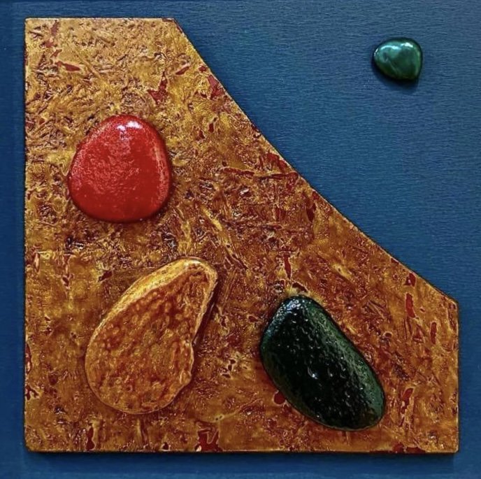 タイトル：「音色F」　2024年制作
技法　　：木と石に漆塗り
サイズ　：横32.0×奥行3.5×高さ32.0cm