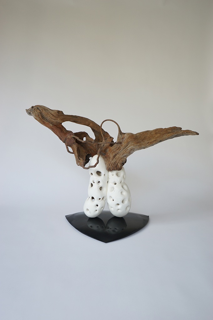 「ウロボロスの空ろ」高さ52×幅70×奥行34cm