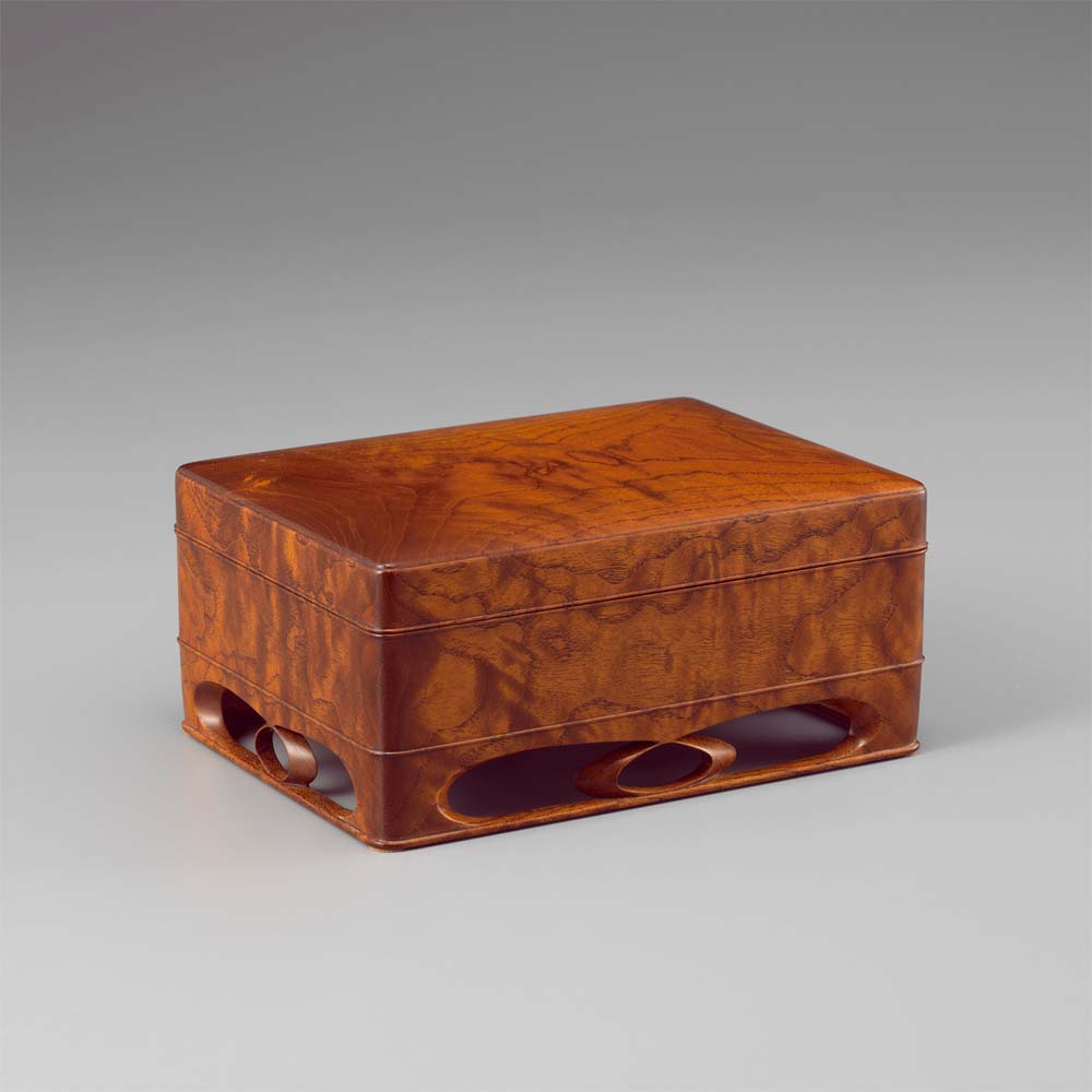 御蔵島桑水輪床脚小箱
12×16.4×7.4cm