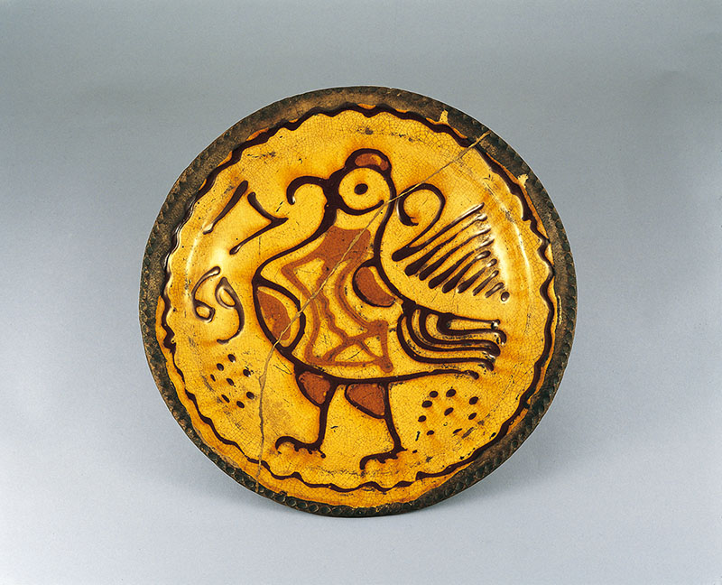 《イギリス　スリップウェア鳥紋鉢》　1769年　アサヒグループ大山崎山荘美術館蔵