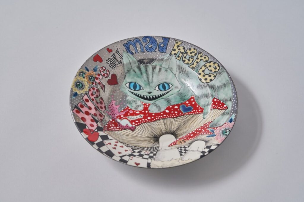 チェシャ猫

W26.7 × D26.7 × H5.1㎝