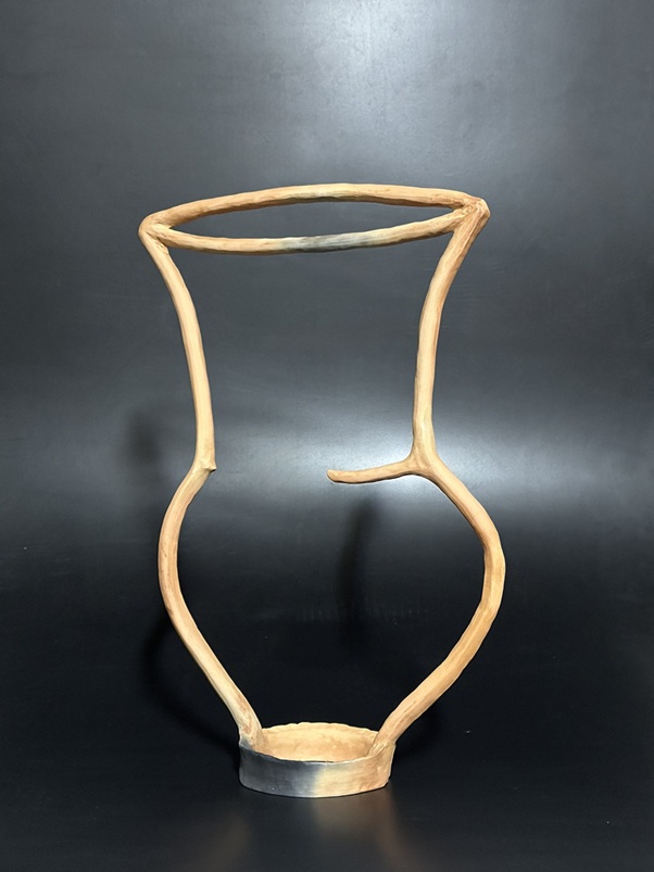 かのう たかお「線壺」</span><br />W32×D13×H49cm、紐づくり