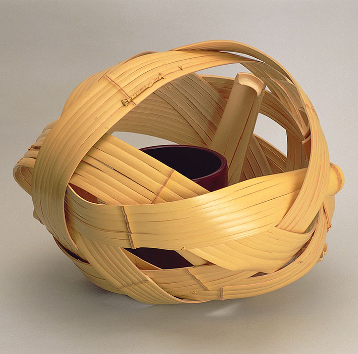 飯塚小玕齋 「白錆花籃　動」 1989年