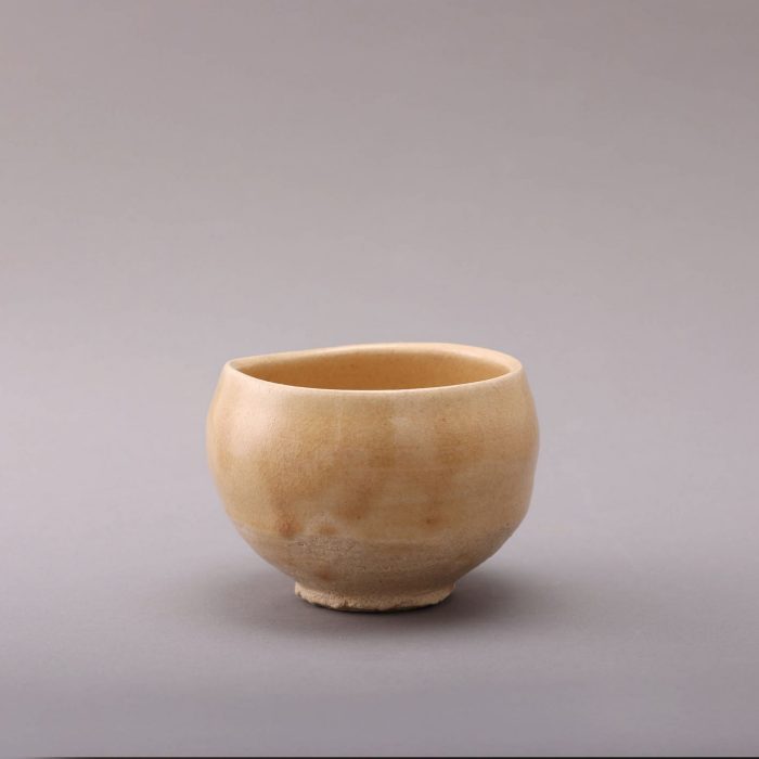 黄瀬戸　茶盌

径13.4×高さ9.6cm