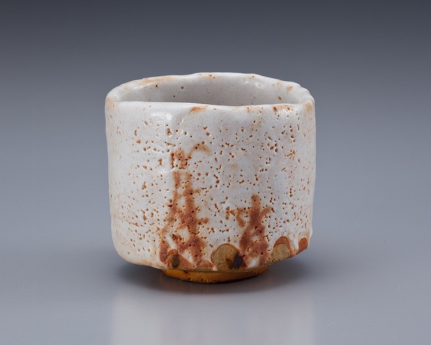 志野DEMO茶碗　小山冨士夫作　　当館蔵