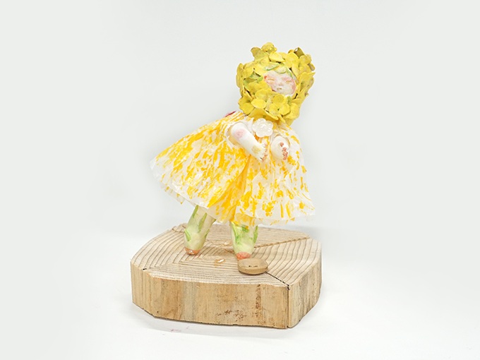 川島輝子「陽だまりの舞踏会」幅14×奥行14×高さ19cm