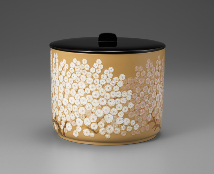 寺井直次 《金胎蒔絵水指　春》 1976年　国立工芸館蔵
撮影：エス・アンド・ティフォト