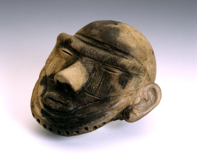 国重文　大型土偶頭部　萪内(しだない)遺跡　
文化庁蔵　岩手県立博物館保管　
画像提供：岩手県立博物館