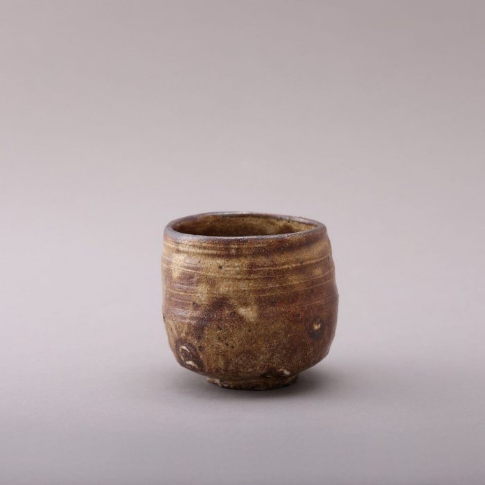 土灰釉　茶盌

径11.3×高さ10.1cm