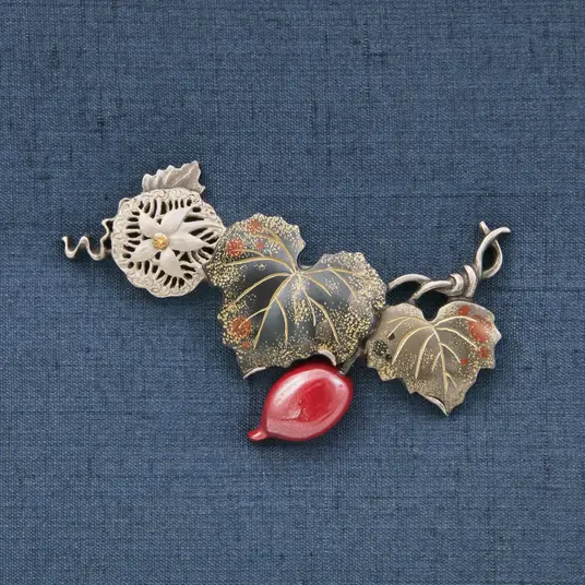 NHK会長賞　金工=烏うり 金具（からすうり かなぐ）竹花万貴