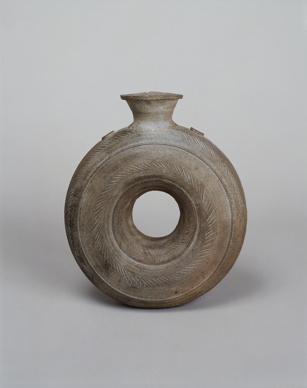 環状瓶 かんじょうへい
古墳時代後期~末期( 6世紀末~7世紀前半)
名古屋市博物館蔵