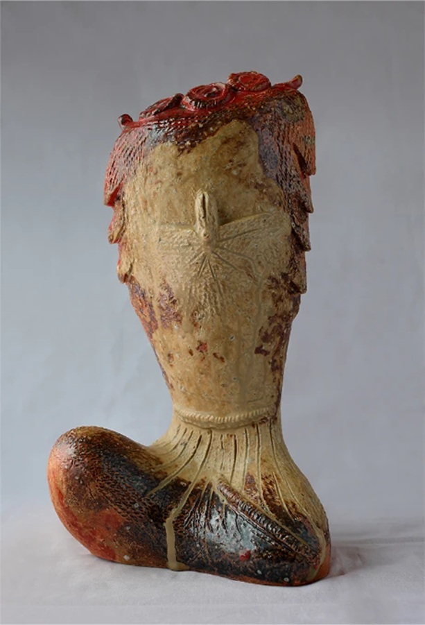 「縄文伊賀トルソー」（径20×高さ37.5cm）