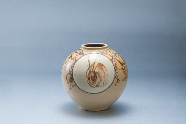 四代伊藤赤水
無名異兎図花瓶